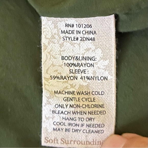 Soft Surrounding Women’s Dark Green Top with Velvet Striped Sleeve Sz M - Picture 11 of 13